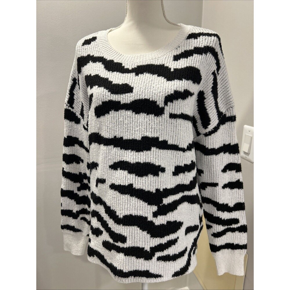 John + Jenn Abstract Zebra Pullover Size Medium Black & White Cozy Knit Heavy